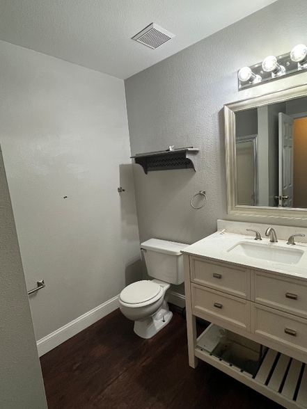 Building Photo - 1107 Tristram Cir
