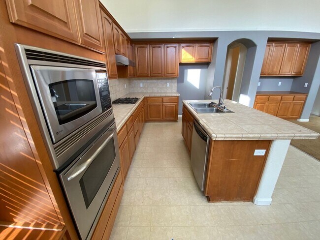 Building Photo - Elegant 2 story home in NW Visalia Coming ...