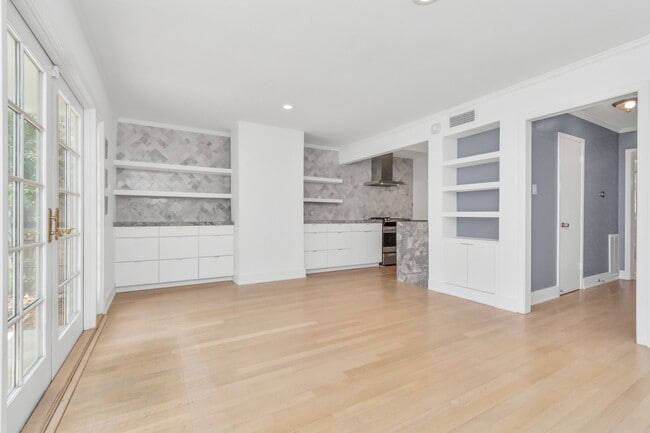 Building Photo - 3934 Roseland St