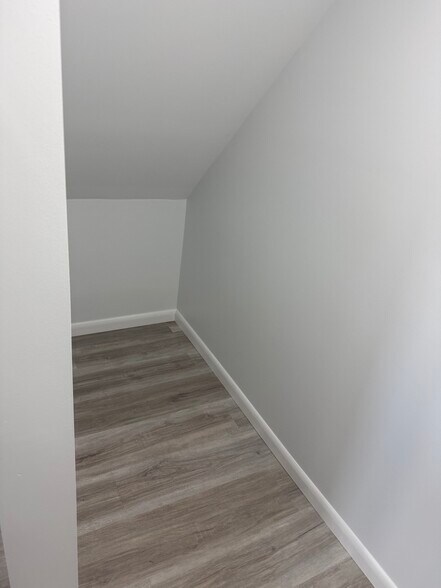 Building Photo - 2204 Searles Rd