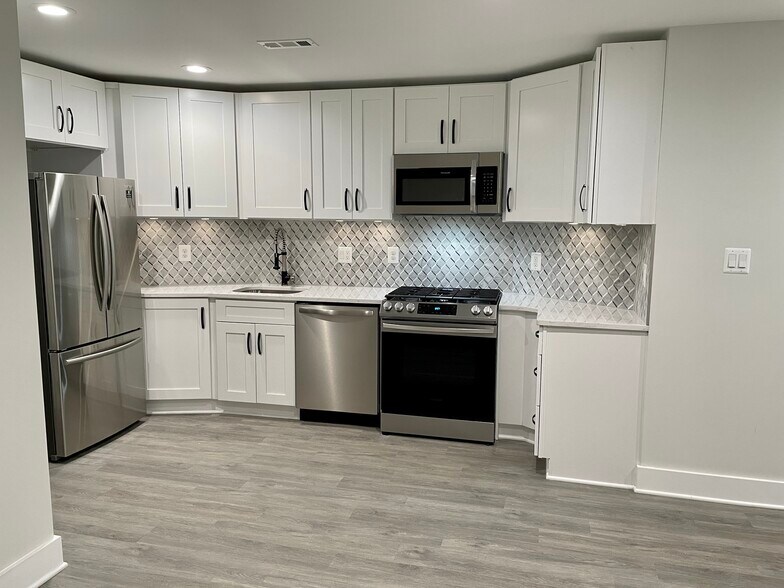 Kitchen - 731 Girard St NW