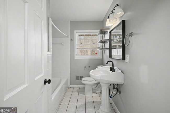 Building Photo - 140 Maple Pl