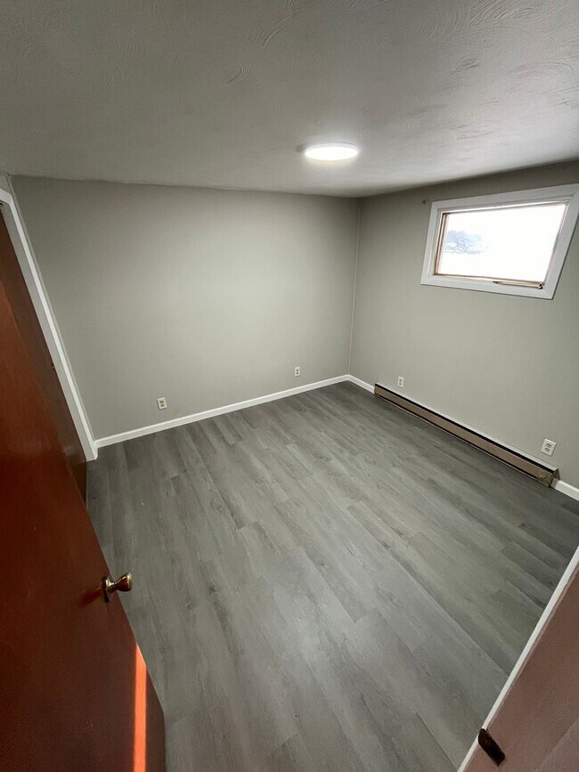 Building Photo - 118-124 Maple Lane