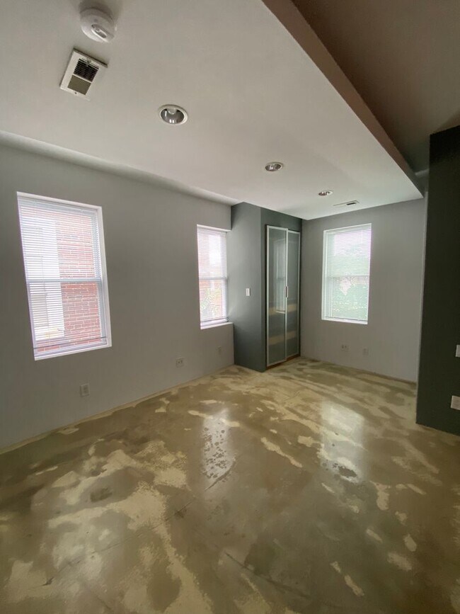 Building Photo - 609-611 E. Passyunk Ave