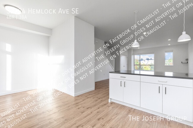 Building Photo - 32724 Hemlock Ave SE