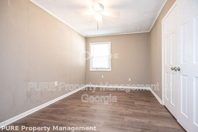Building Photo - 245 Doane St SW