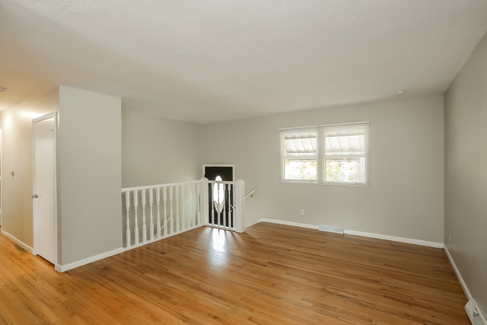 Building Photo - 909 Ridge Dr