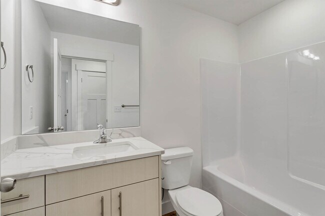 Building Photo - 2736 E Kistler Aly