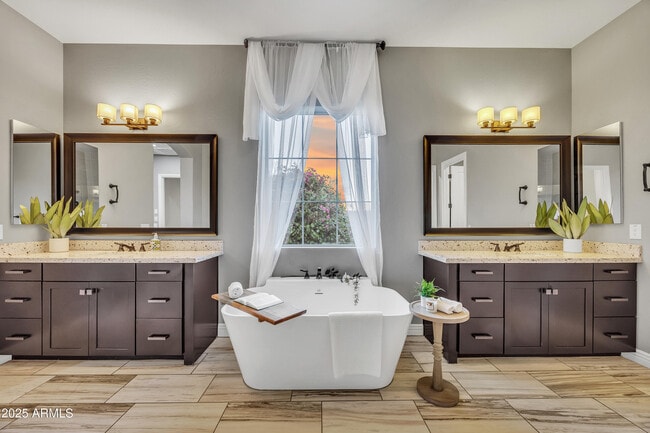 Building Photo - 4254 E Valencia Dr