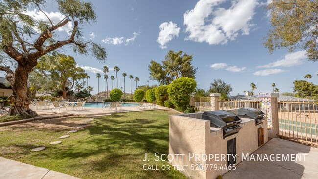 Building Photo - 9059 N Arroya Vista Dr