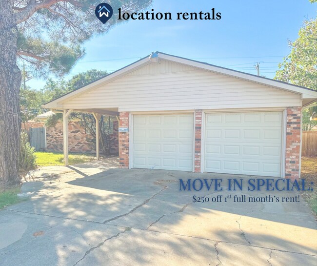 Building Photo - Beautiful 3/2 with a Bonus Room!