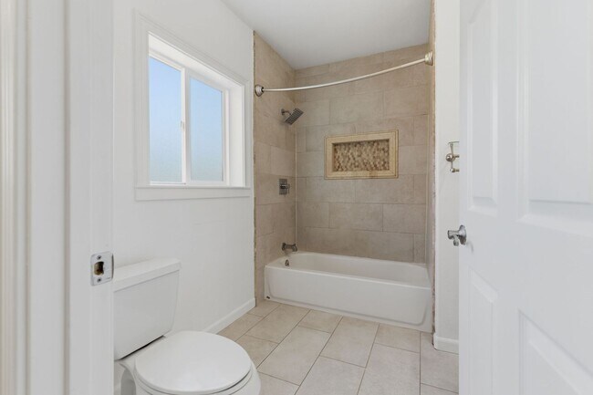 Building Photo - Bright & Modern 2BR Flat with Driveway Parking — Newly Renovated in Silver Terrace