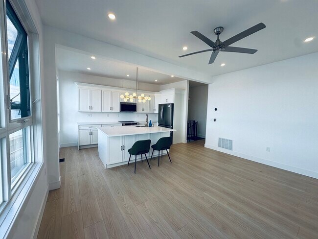 Building Photo - 280 Endicott Ave