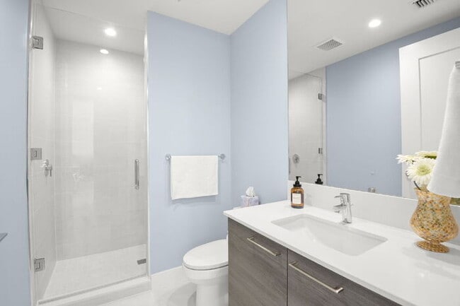 Building Photo - LUXURY Fully Furnished Condo in Saltaire For Rent!