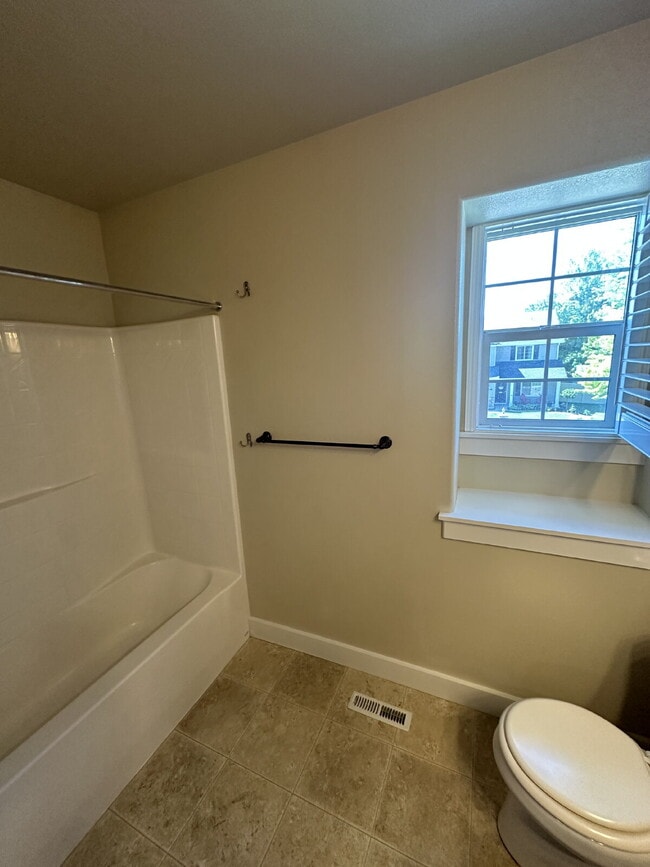 Building Photo - "Charming 4-Bed Home with Granite Accents & Hardwood Elegance in Meridian!"