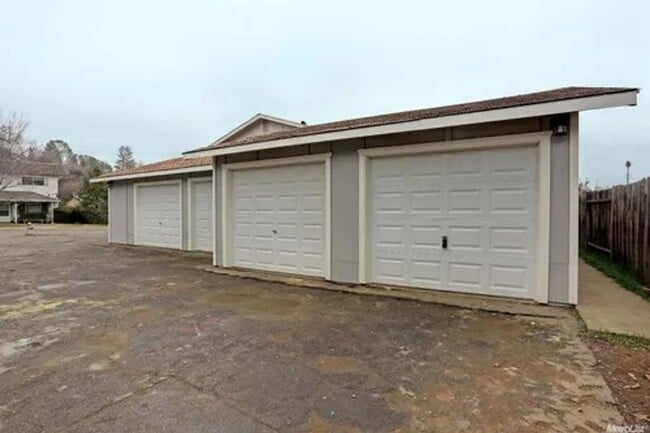 Building Photo - 495 Ridgecrest Ct