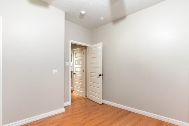 Building Photo - 1416 Madison Oaks Rd