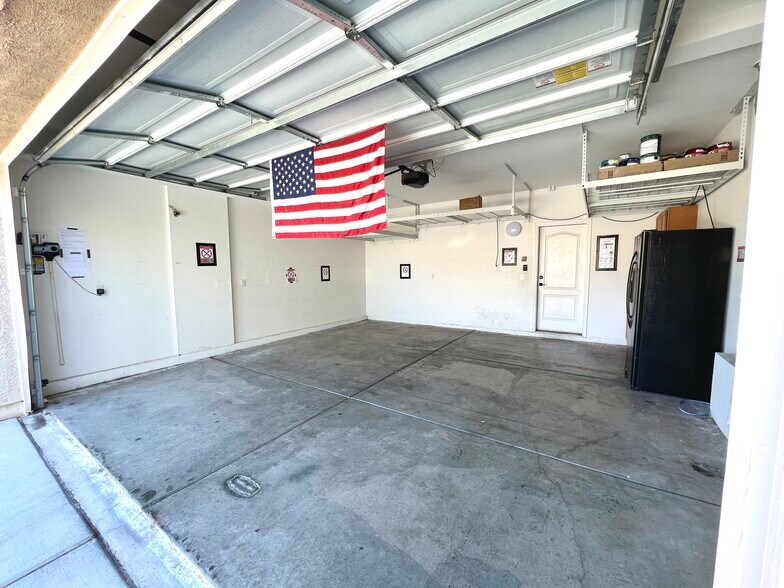 Building Photo - 7140 Charter Crest St