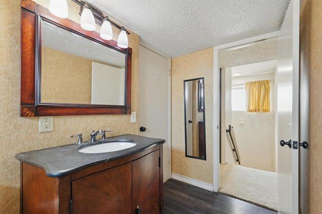 Building Photo - 2700 Stonehaven Ct