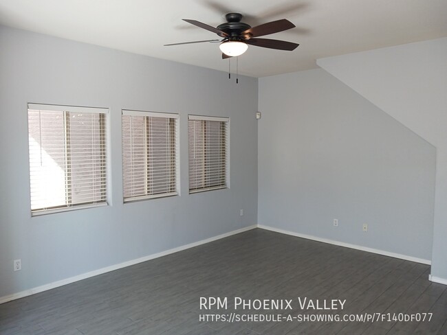 Building Photo - Charming Phoenix 3 Bed / 2.5 Bath Townhome...