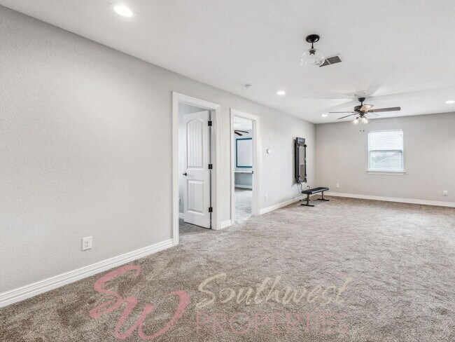 Building Photo - Stunning 5 bedroom, 3.5 bath in Elk Ridge Estates!