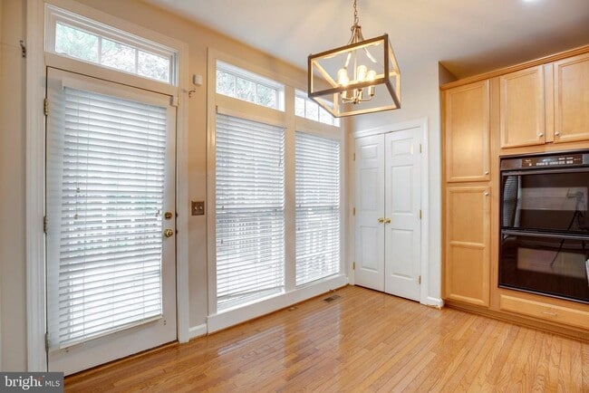 Building Photo - 12691 Heron Ridge Dr