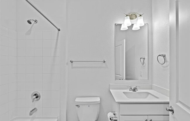 Building Photo - Private bathroom room 5