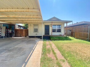 Building Photo - Available soon for 2 bed 2 bath updated ho...