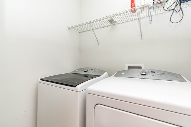 Building Photo - 321 View Dr