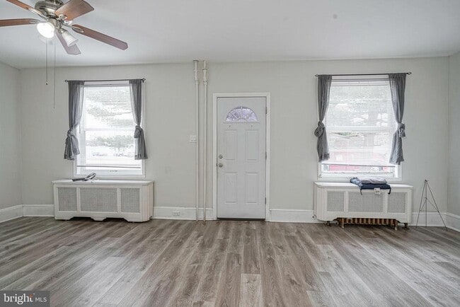 Building Photo - 30 S Railroad Ave