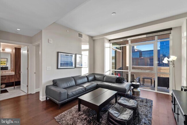 Building Photo - 1330 Lancaster St