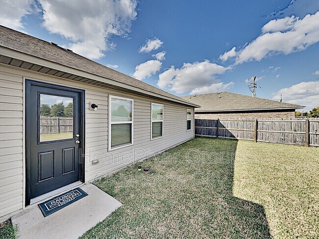 Building Photo - 2416 Canyon Creek Dr