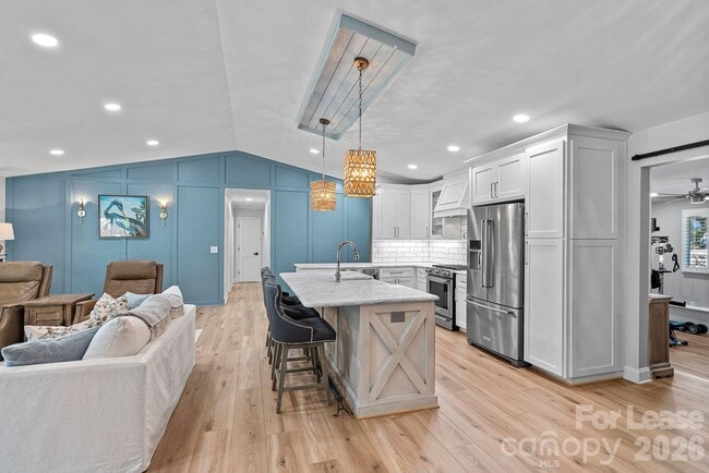 Building Photo - 18026 Whispering Oaks Dr