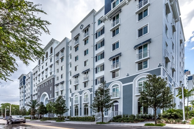 Building Photo - Plaza at the Lyric