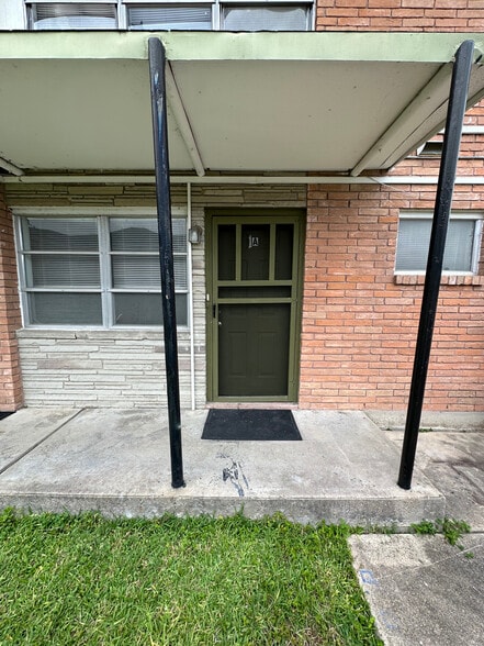 Front door of 1A (downstairs unit) - 3834 Glen Arbor Dr