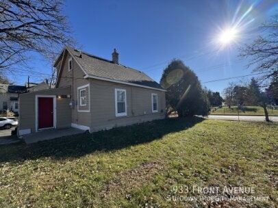 Building Photo - 933 Front Ave