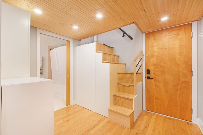 Building Photo - 61 Grand St