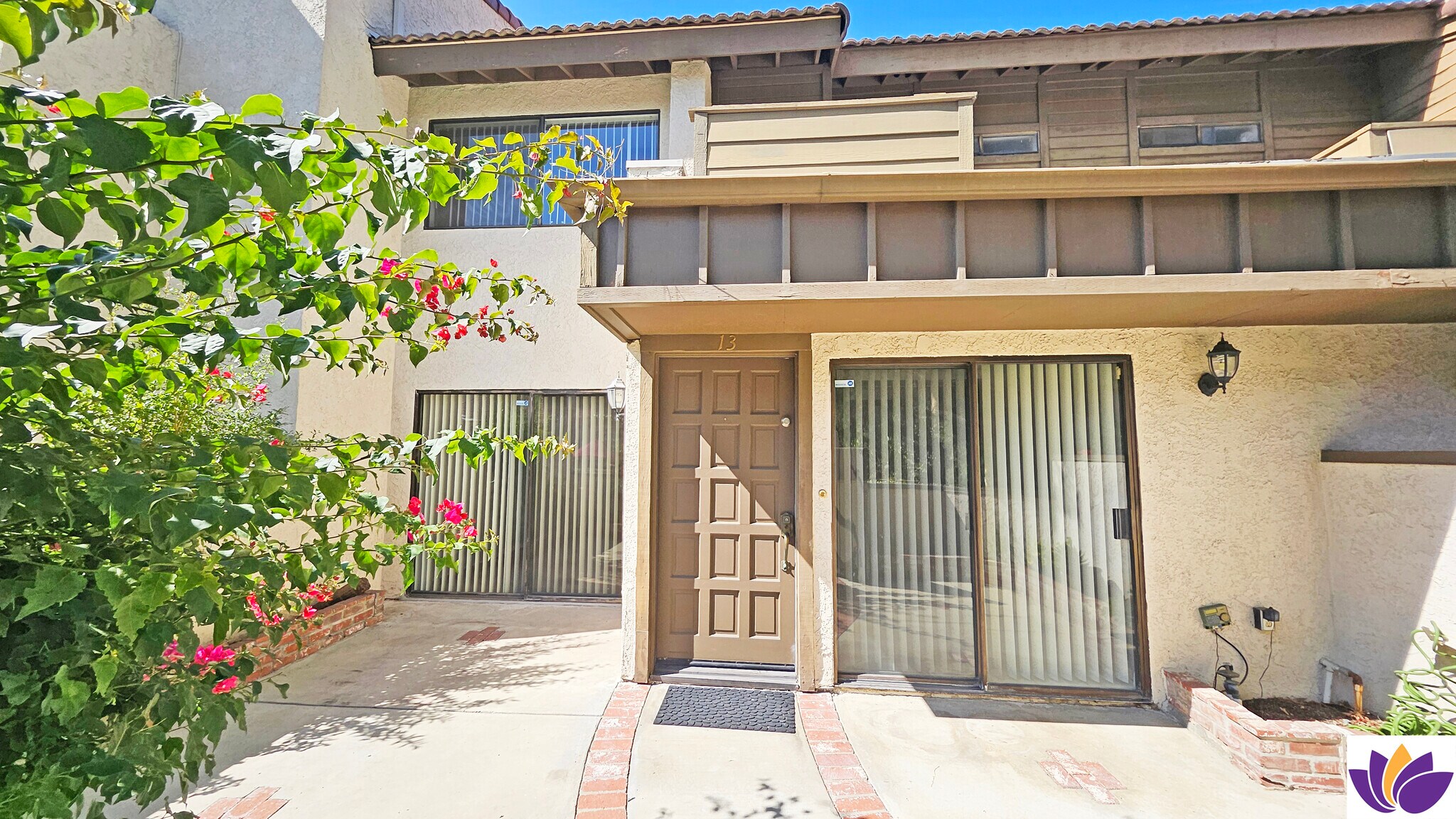 Building Photo - 5800 Owensmouth Ave