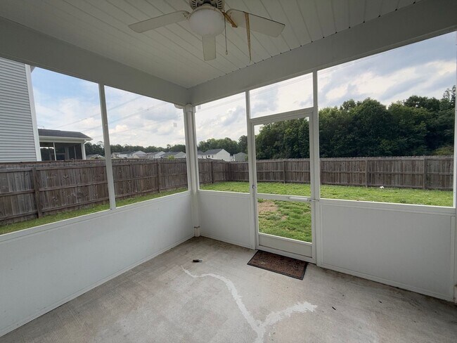 Building Photo - Modern 4BD, 2.5BA Knightdale Home with a F...