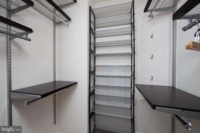 Building Photo - 244 Breeders Cup Dr