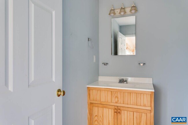 Building Photo - 1522 Oak Hill Ln