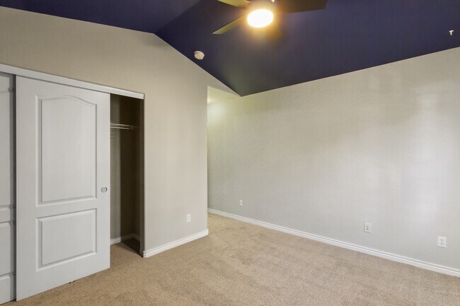 Building Photo - 5552 W 29th St