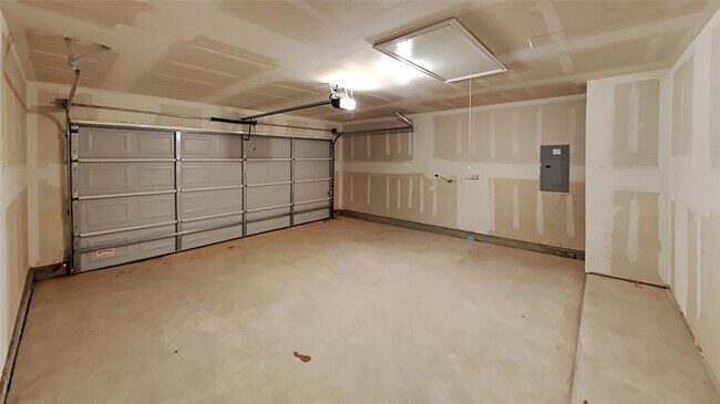 Building Photo - 1024 S Blackjack Ln