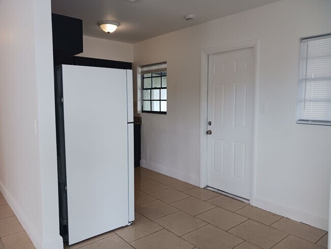 Building Photo - 3 Bed Home for Rent!