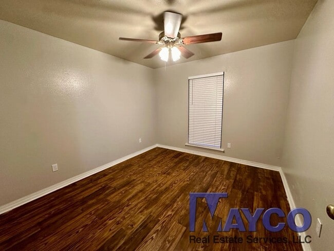 Building Photo - 2 bedroom downstairs unit at Grand Oaks Apartments!