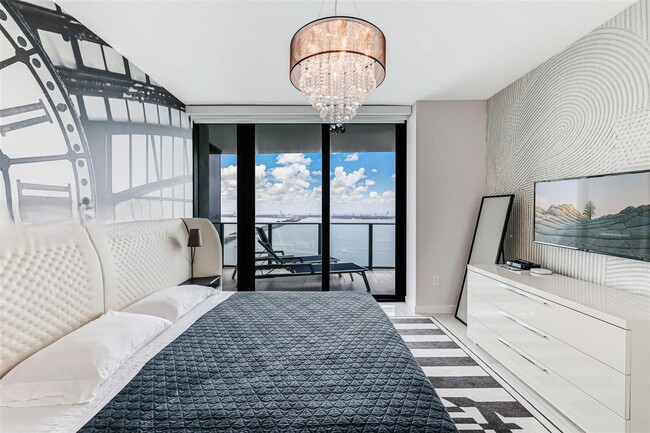 Building Photo - 3131 NE 7th Ave