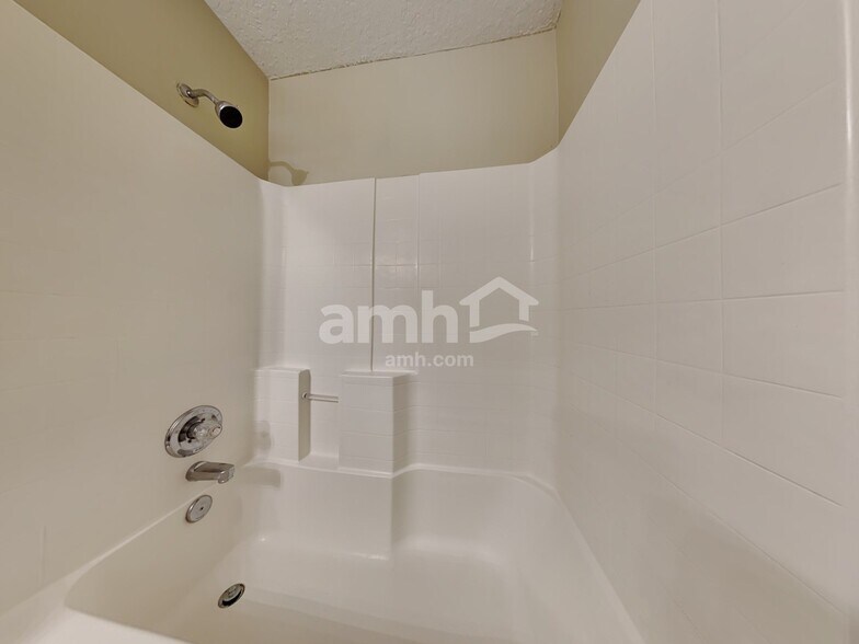 Building Photo - 3855 Westridge Dr