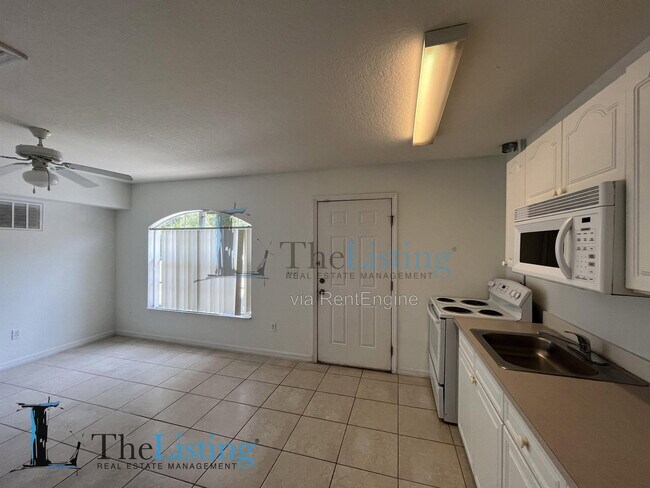 Building Photo - 327-5 Coconut Palm Way