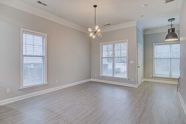 Building Photo - Live off Central Ave. in END UNIT 2 bed/2.5 bath Townhome (NO CARPET!)