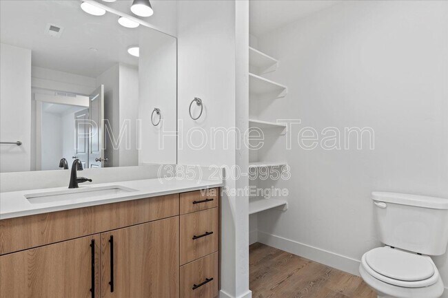 Building Photo - 3378 Washington Blvd